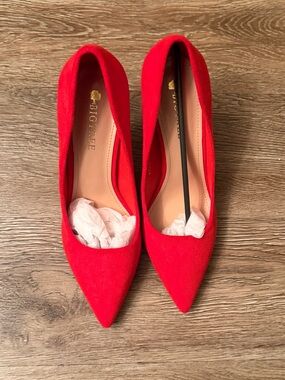 Red Pointed-Toe Women's Pumps